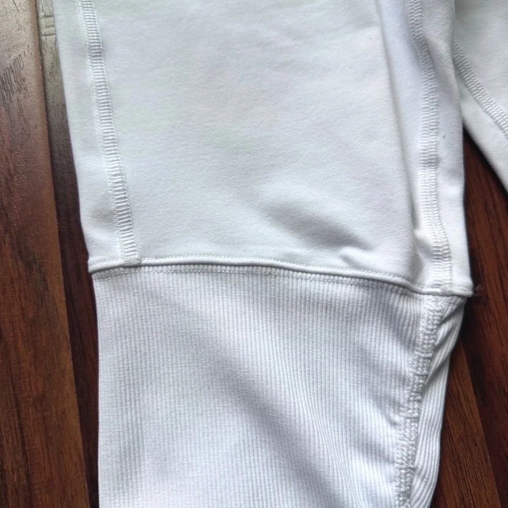 MINT! Alo Yoga Goddess Leggings Sz Small White Ribbed Knit Scrunch Clean Girl